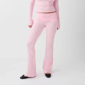 SÖKER ROSA SOFT TOUCH FOLDED TROUSER - Söker dessa rosa yoga byxor från Gina tricot storlek s kanske m 