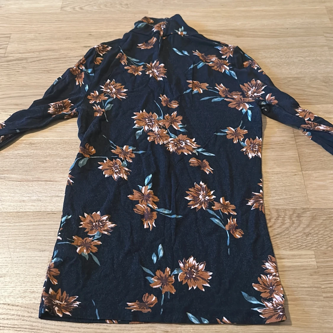 Blommig polotröja från Gina Tricot - 3