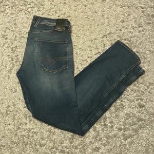 Replay Anbass - Supersnygga replay Anbass jeans i ett mycket gott skick! Hyperflex 31/32