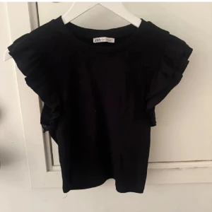 Volangtopp - Fin Volangtopp från Zara som ej kommer till användning🤍