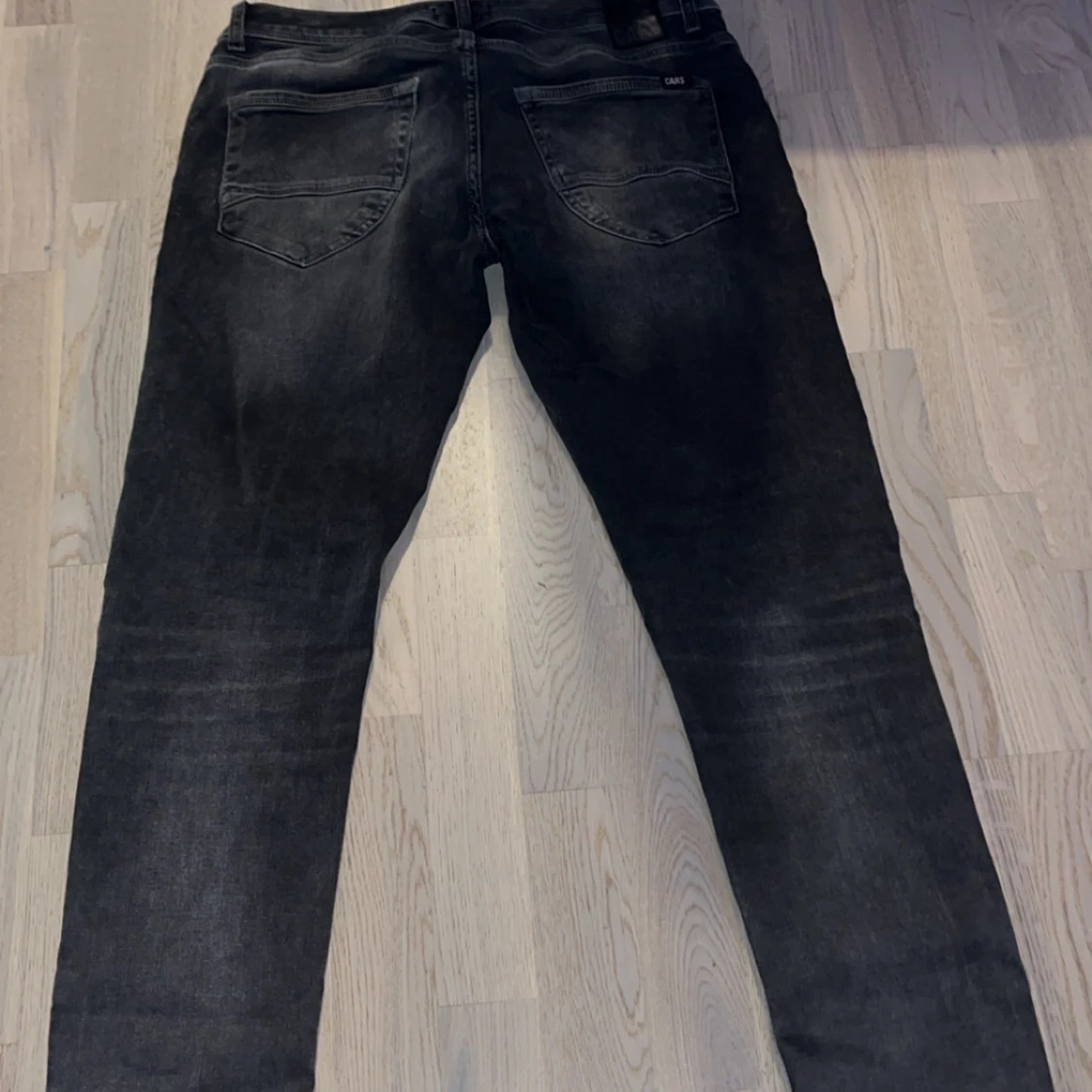 Gråa jeans från Cars Jeans - 1