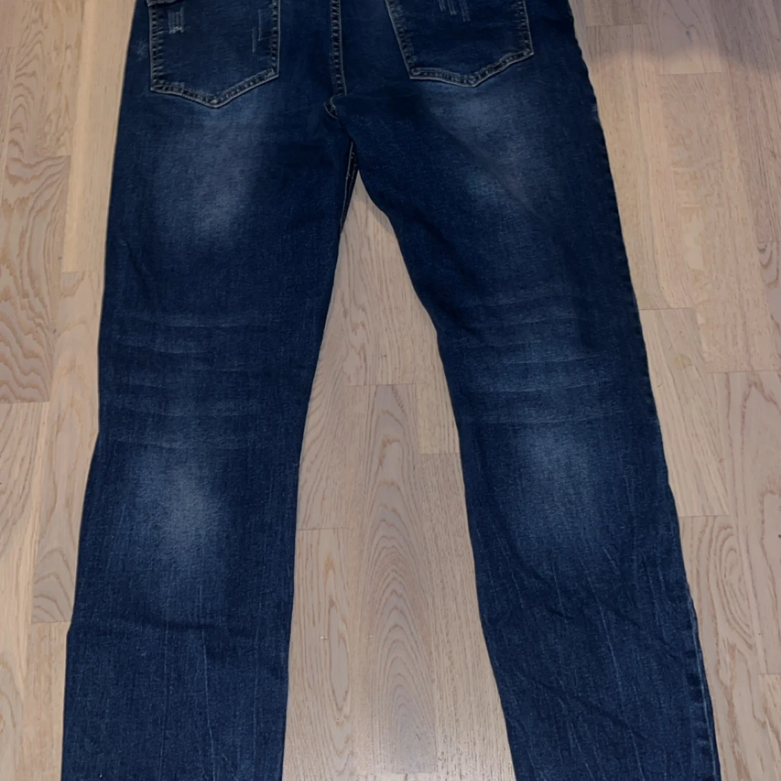 Mörkblå jeans med raka ben - 1