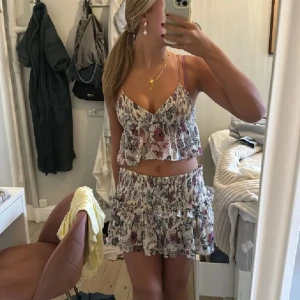 Zara topp - Säljer denna sjukt eftertraktade topp från zara! 