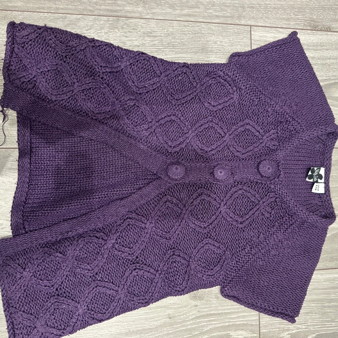 Lila stickad kofta från Pretty Sille för barn