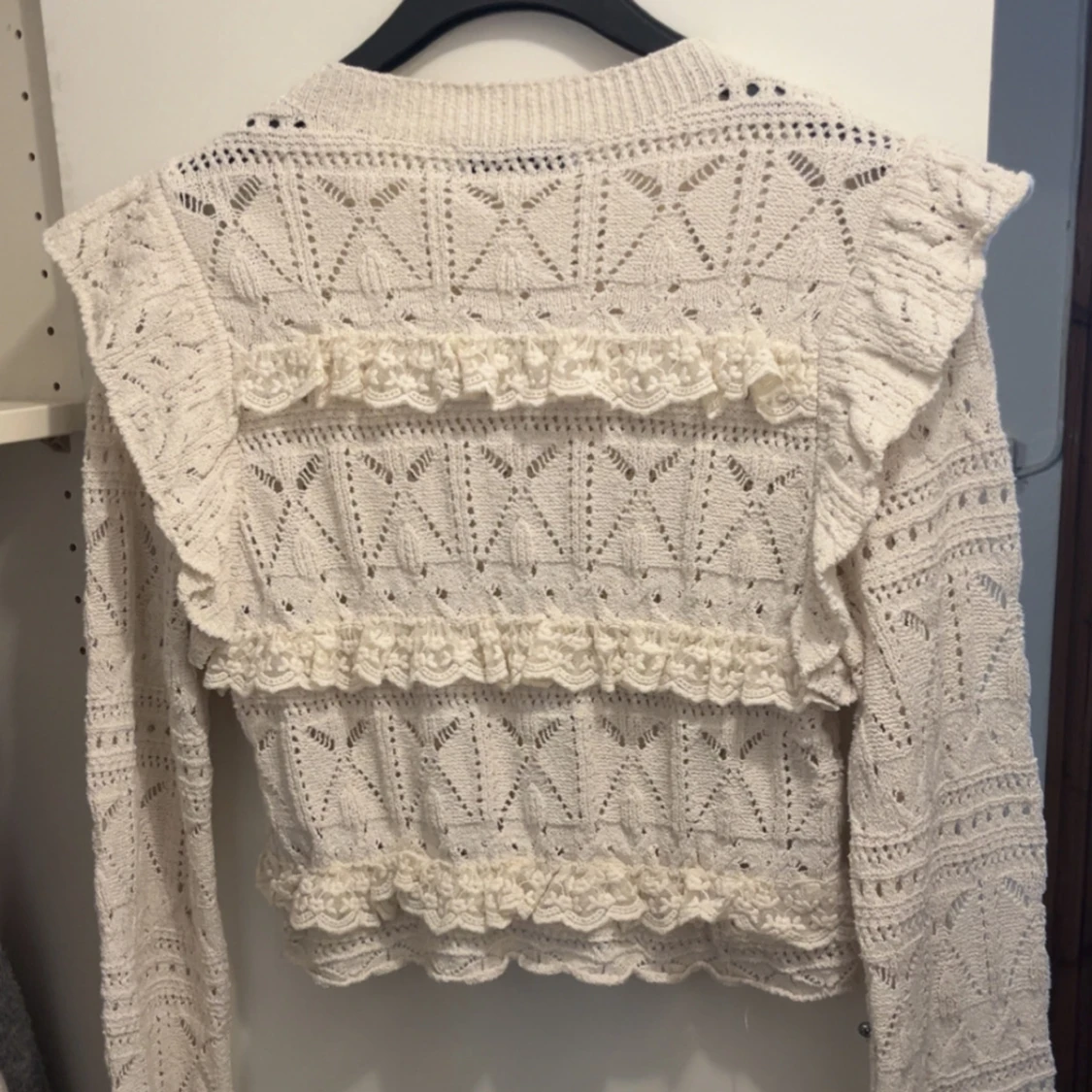 Vit stickad volangtröja från Zara - 1