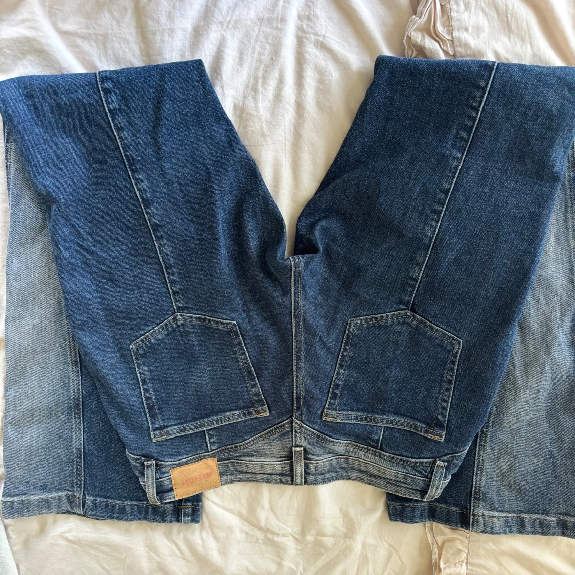 Wide jeans från Weekday, blå denim - 1