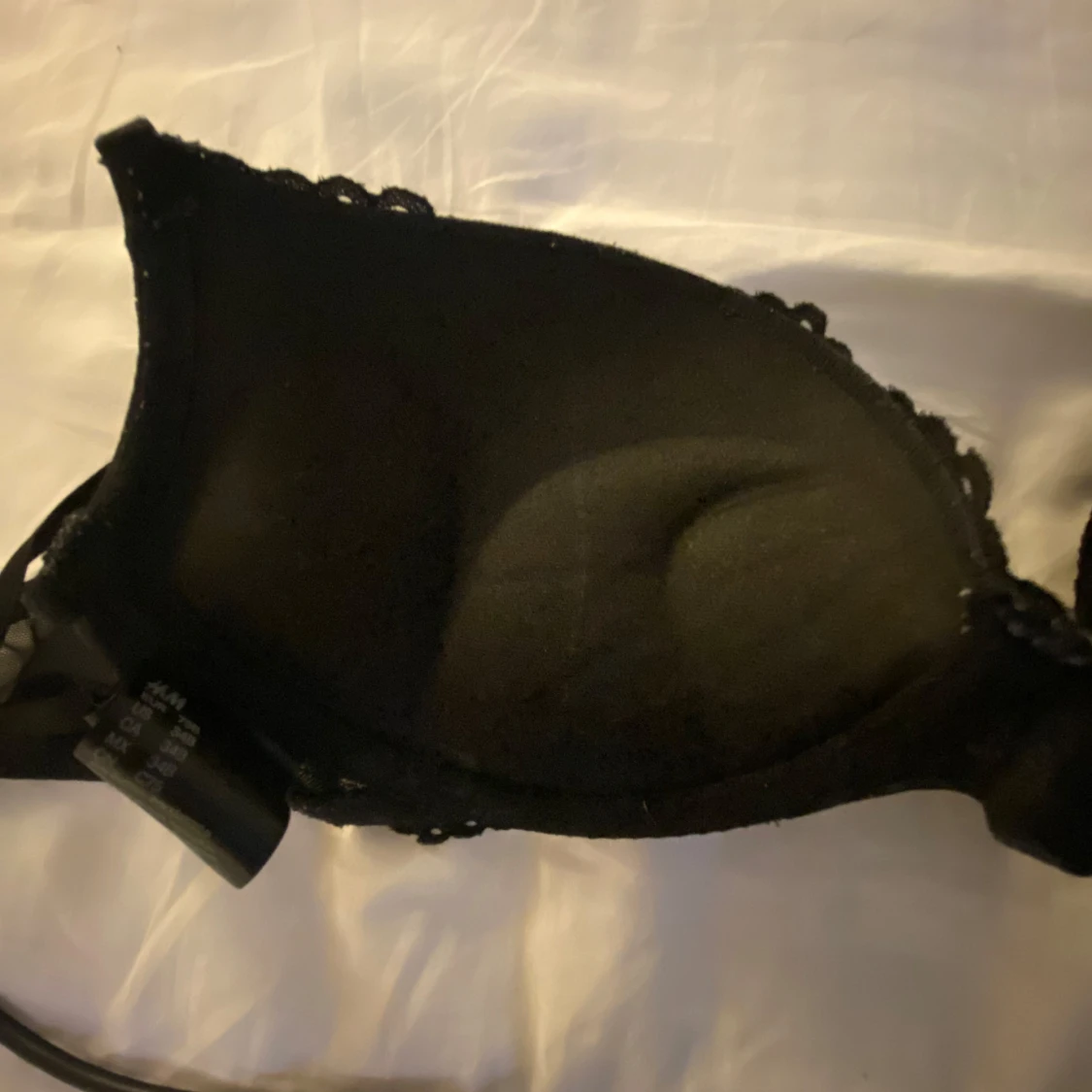 Svart spetsig bh H&M 75B - 1