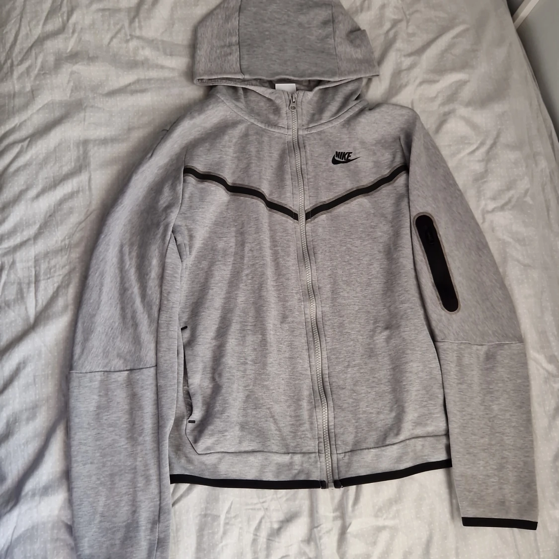 Grå zip-hoodie från Nike stl 158-170