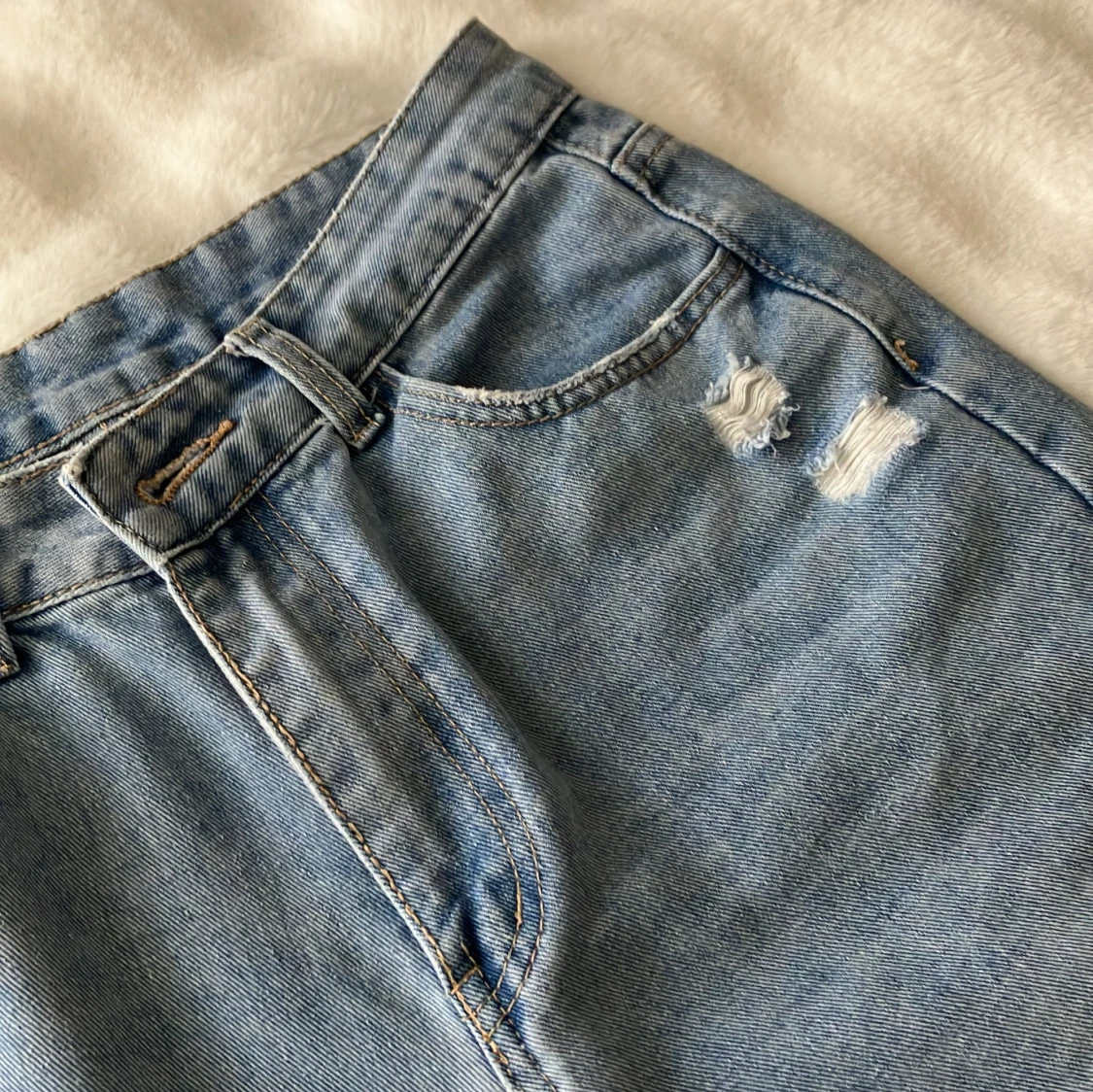 Ljusblå ripped jeans med hög midja - 1