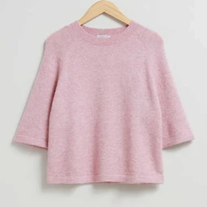 Ljusrosa stickad tröja med trekvartsärm - Söt rosa stickad tröja från other stories!💓🌸