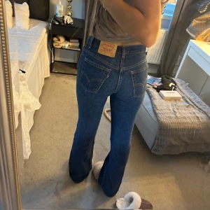 Lågmidjade bootcut jeans - Sjukt snygga