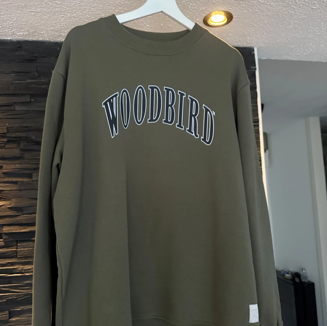 Olivgrön sweatshirt från Woodbird - M