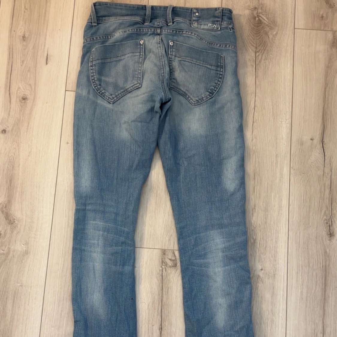 Blå lågmidjade jeans - 4