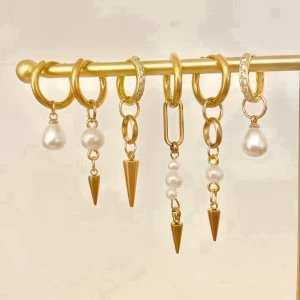 Örhängen  - Egengjorda örhängen i rostfritt stål💓💓utförsäljning!! säljs parvis 119 kr/par, men går att kombinera två olika i ett par. Bild 2 visar vilka som finns kvar i lager 