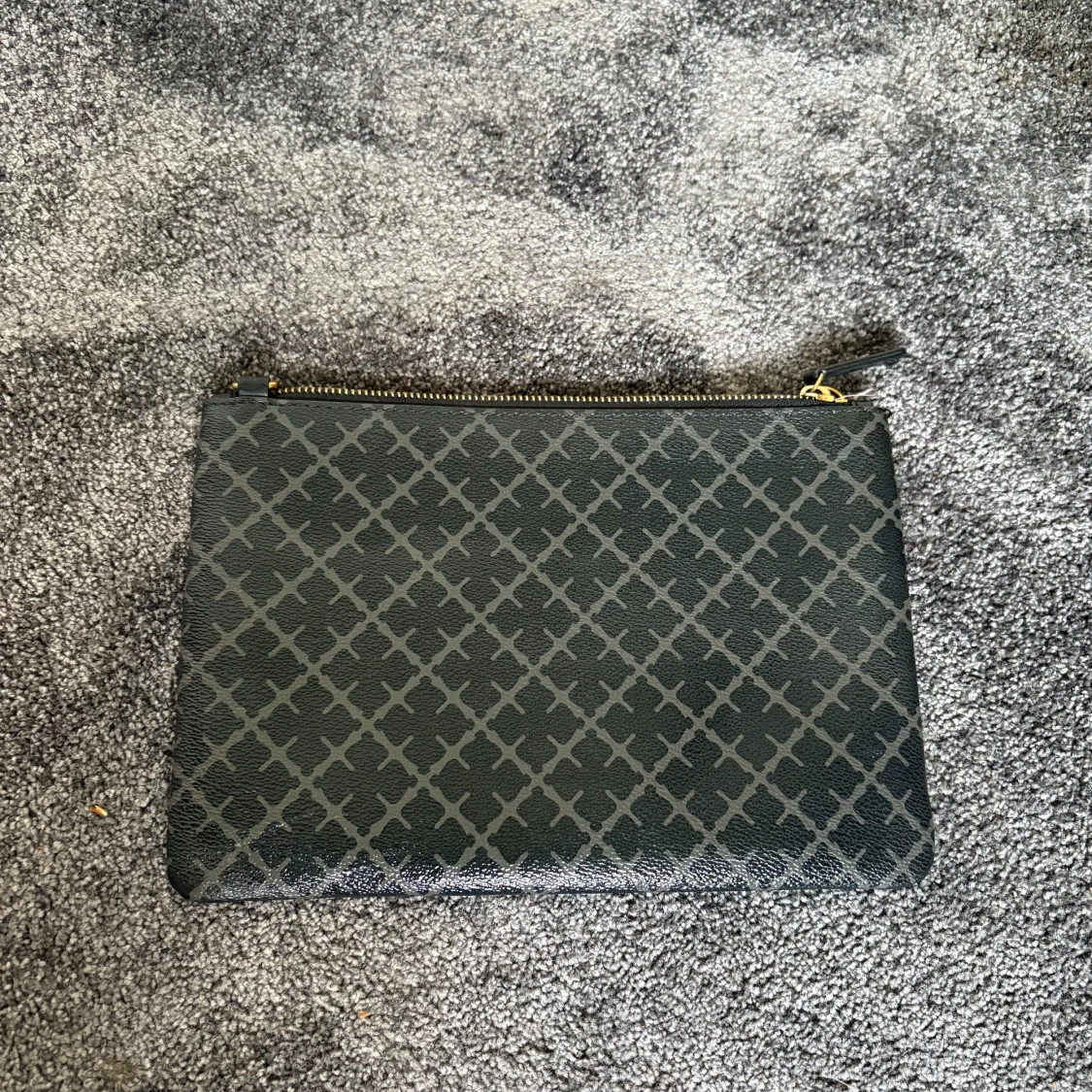 Svart kuvertväska By Malene Birger