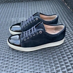 Mörkblå lanvin cap toe  - Säljer nu dessa mörkblå lanvin cap toe i uk 7, skriv för fler bilder/frågor🙌🏼