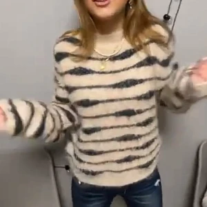 tröja - super skön stickad tröja i nyskick😇😇😇😇🥰🥰