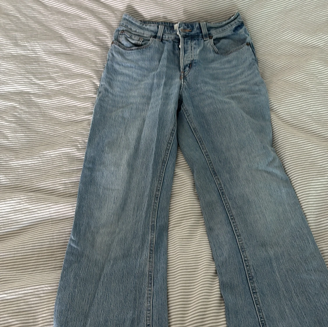 Ljusblå bootcut jeans från H&M - 2