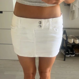Vit jeanskjol - Jättefin jeanskjol😊