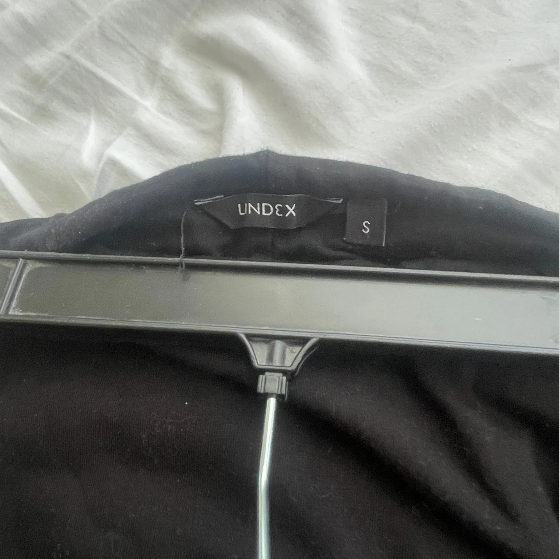 Svart knäkjol från Lindex - 2