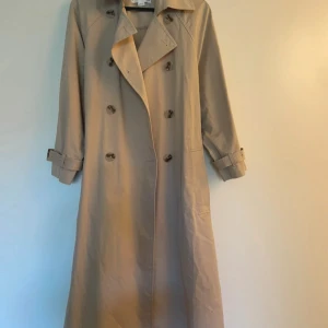 Beige trenchcoat - Trenchcoat från Mango i storlek XS och i väldigt bra skick🩷
