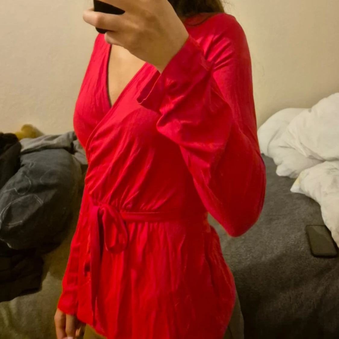 Röd omlott tröja - 1