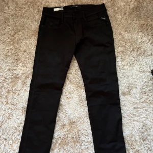 replay jeans - modell| ambass| skick 9,8/10 som nya| storlek 31-32| pm för mer info!