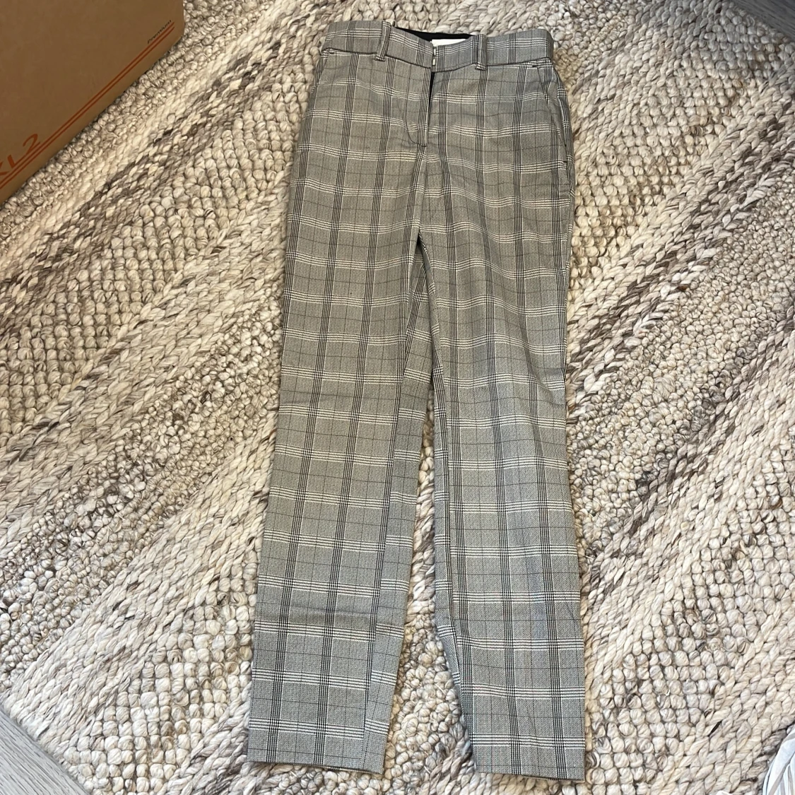 Rutig kostymbyxa från H&M, grå