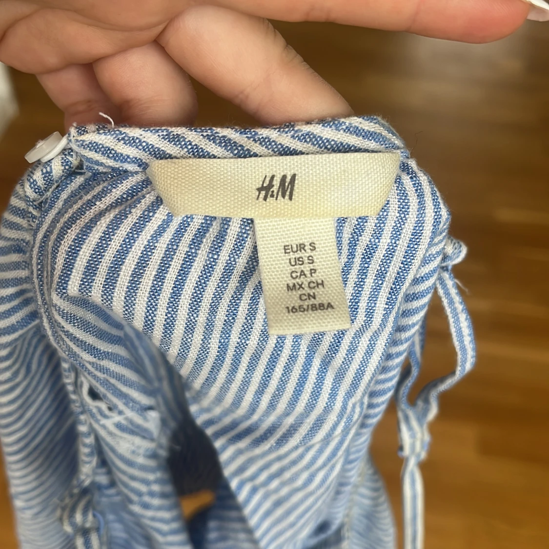Randig blåvit linnetopp från H&M - 2