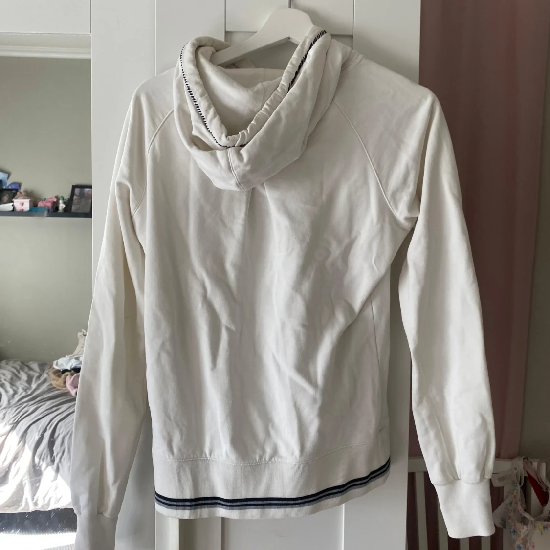 Vit hoodie från Nike med tryck - 2