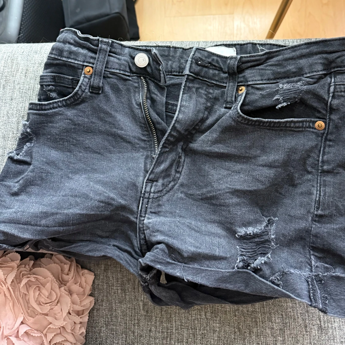 Svarta jeansshorts från H&M, strl 36 - 1