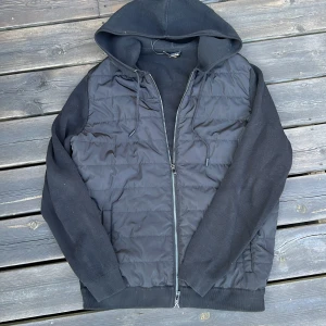 Massimo dutti cardigan - Riktigt fet cardigan från Massimo dutti! Size :  L men sitter bäst på M | hör av dig vid frågor! 