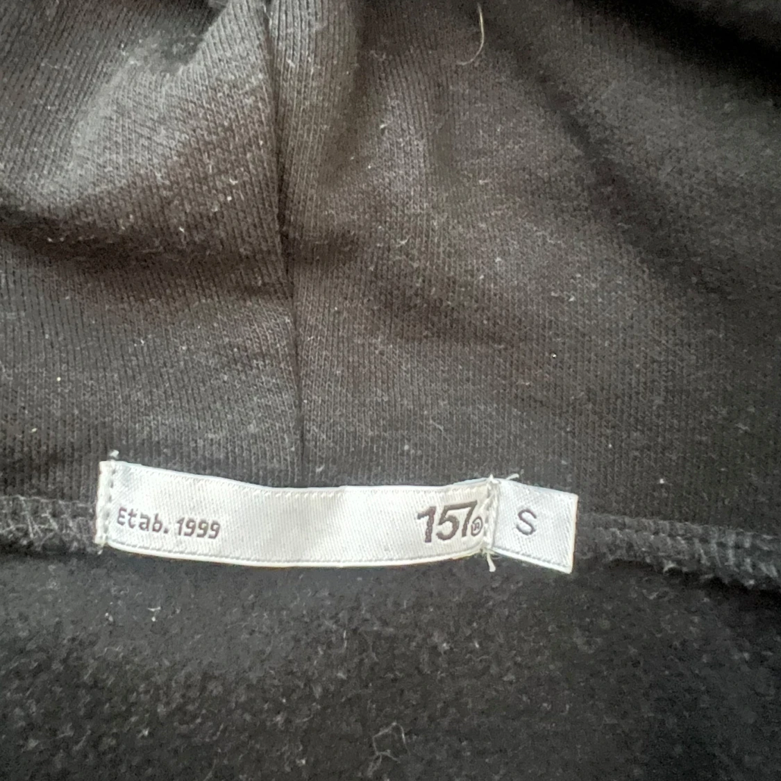 Svart hoodie från 157 - 3