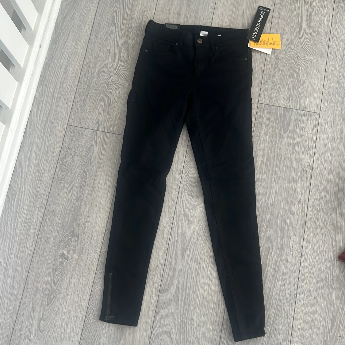 Svarta skinny jeans från Divided