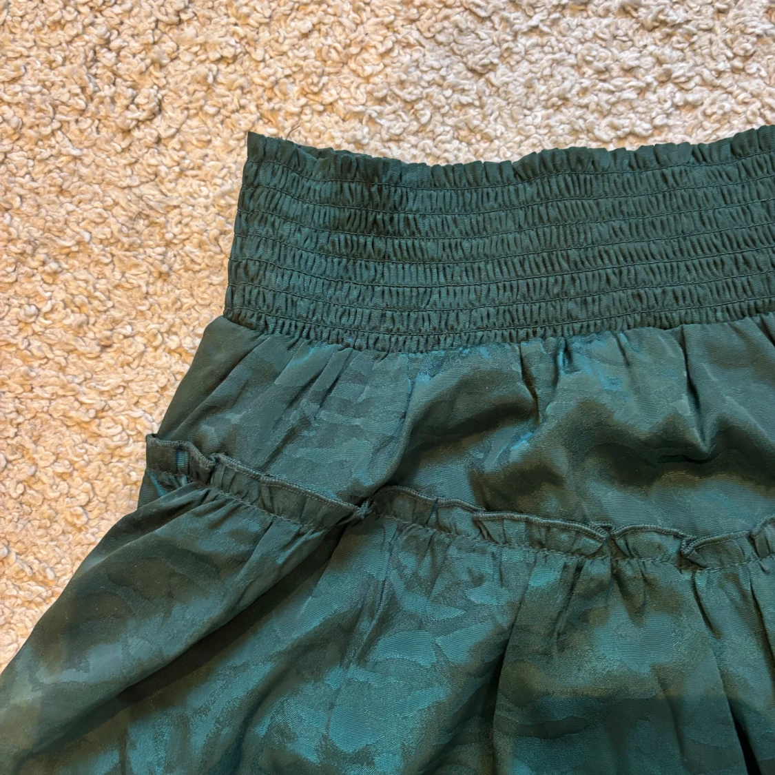 Grön kjol med volanger - 1