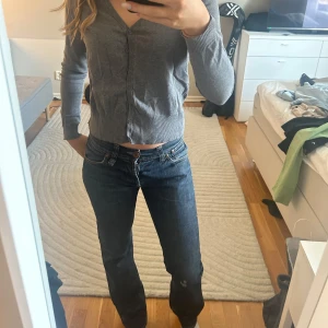 EMILIO jeans - Säljer dessa snygga Jeans från EMILIO, min mosters gamla sedan hon var liten som inte kommer till användning. Jag är 174 i referens 
