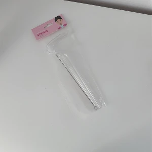 2 Pack genomskinliga sugrör 🤍 - 2 pack helt nya genomskinliga ANTI WRINKLE sugrör med rengörare & stoppning medföljande. FÖRST TILL KVARN!🤍(BUNDLERABATT VID KÖP AV FLER ARTIKLAR!)