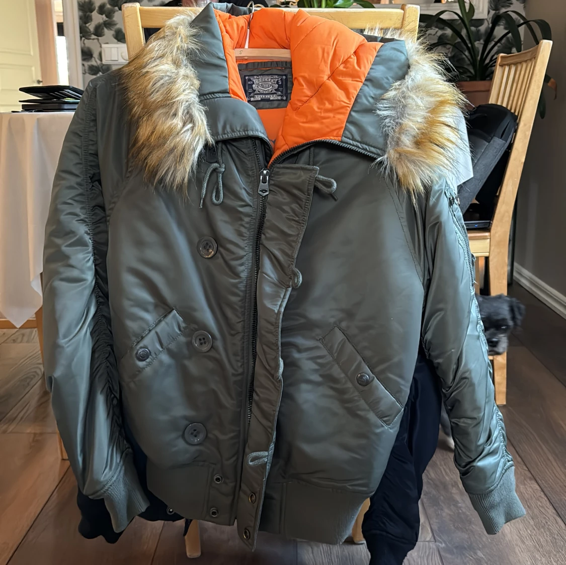 Grön bomberjacka från Crocker