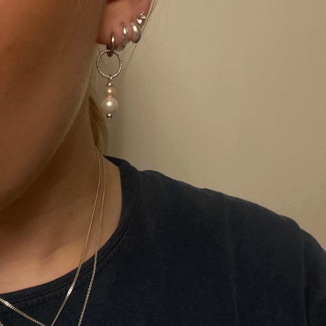 Silverörhängen med pärlor