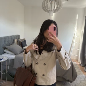 Croppad trench coat - Fint skick, knappt använd