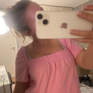 Sommar topp - Säljer jätte söt rosa blus från H&m.