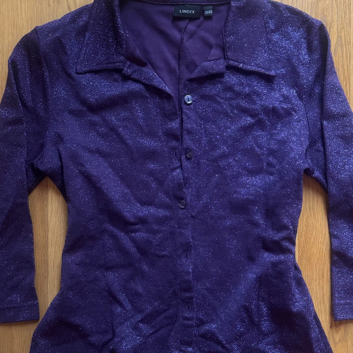 Lila glittrig skjorta från Lindex - 1