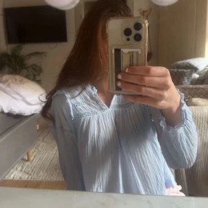 Blå blus - En jätte fin blå sommar topp💞