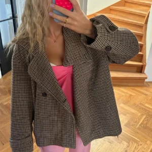 Arket kappa  - Så fin kappa som passar super bra till hösten och våren! storleken passar allt från  S-L och den är i väldigt bra skick💕💕 