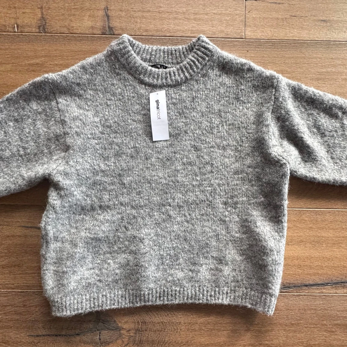 Grå stickad tröja från Gina Tricot - 1