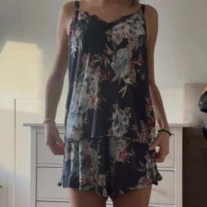 pyjamas set  - snyggt pyjamas det från Lindex!