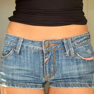 Shorts - Midjemått: 38cm rakt över 💕