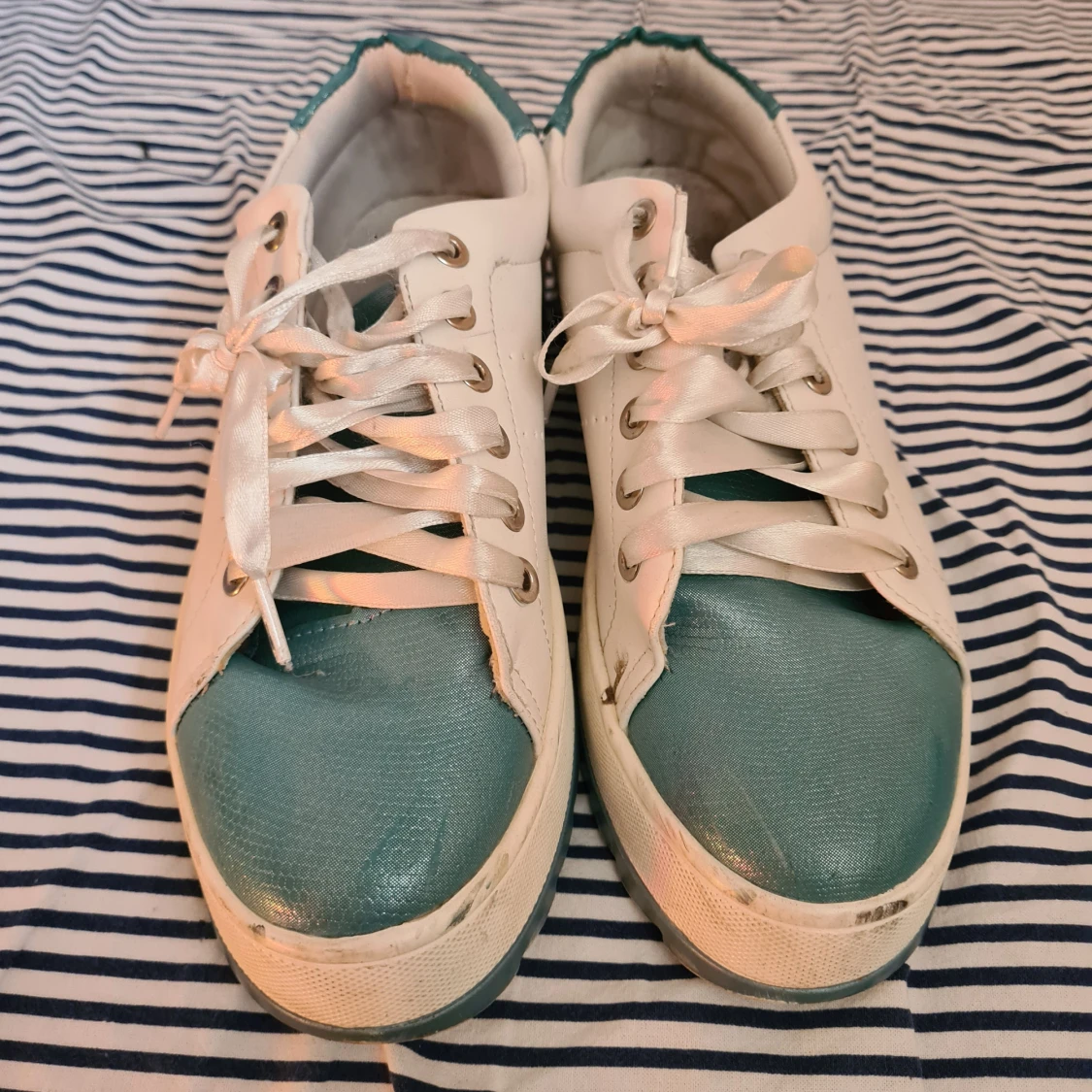 Vita och blåa sneakers från Bcp selection - 2