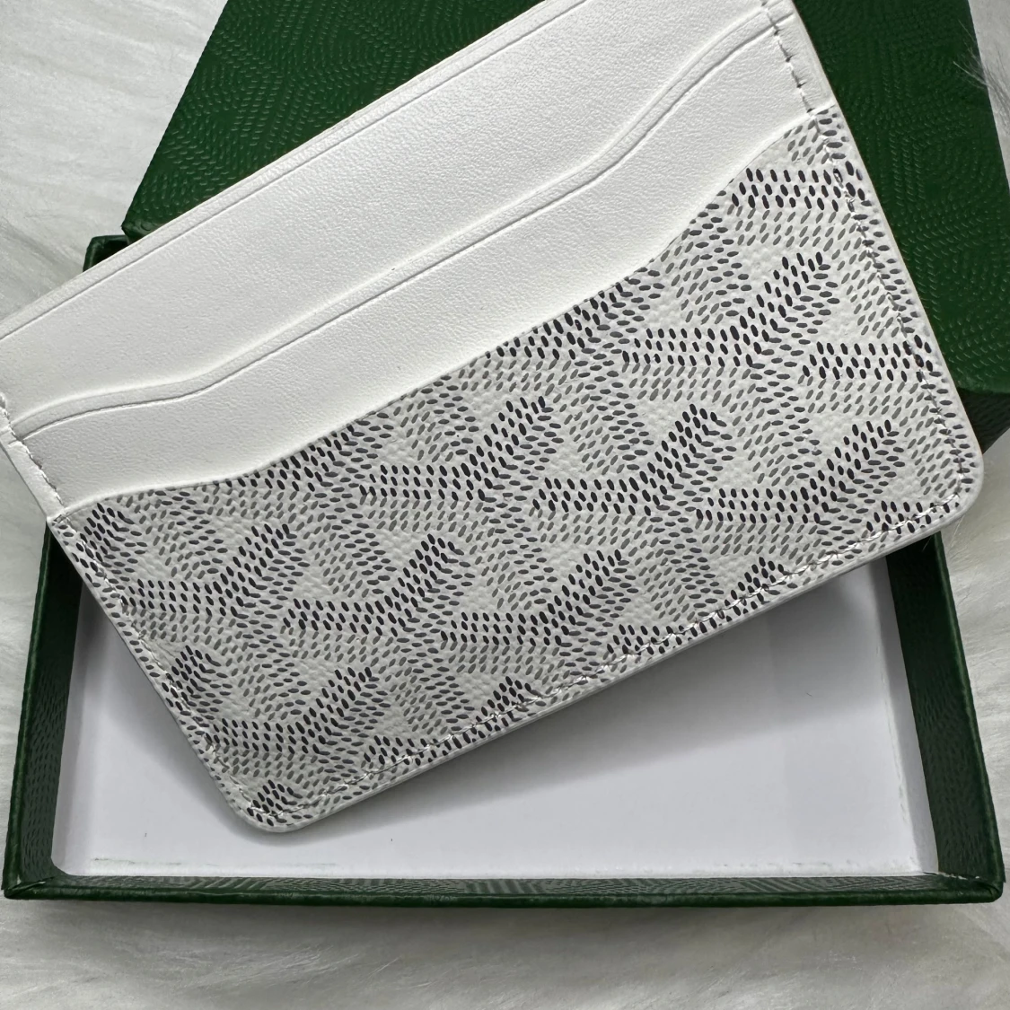 Vit och grå plånbok - 2