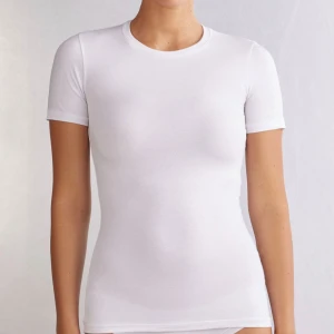 Intimissimi tshirt  - Vit Intimissimi tshirt med tajt passform, använd en gång!